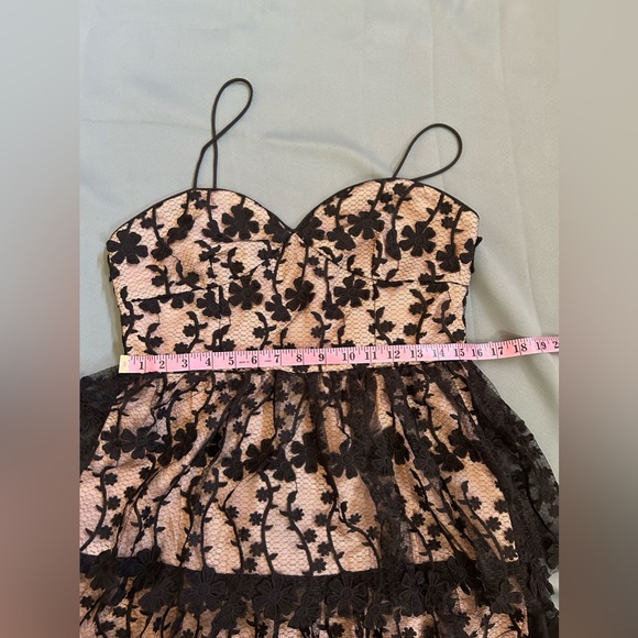 Floral Embroidered Tiered Dress Endless Rose size L NWT - Picture 10 of 14
